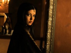 simple-and-elegant-indian-lady