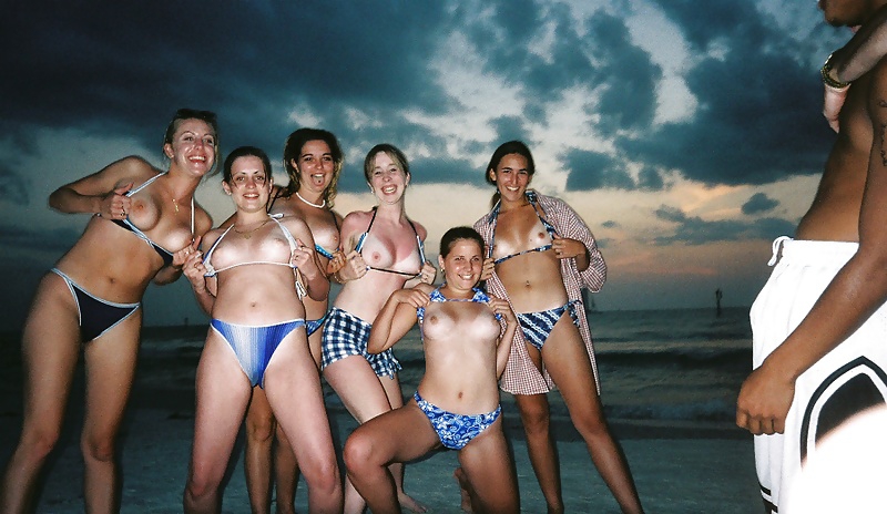 800px x 464px - Epic collection of Amateur Teen Groups Flashing in Public ...